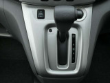 変速ショックのないスムーズな走り、自動無段変速機「CVT」を採用。燃費向上と力強くなめらかな走りです。