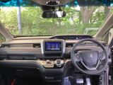 フロントガラスが大きく、ワイドな視界で運転もしやすくなるように、設計されています。
