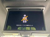 【14型有機ELフリップダウン】三列目からでも迫力のエンタメが観れる大画面フリップダウン。有機ELのモニターでは、一般的なフリップダウンよりも高コントラストでキレイな映像を楽しめます。