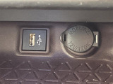 【 USB端子 】USB接続もついていますので携帯などの電子機器の充電にも使えて便利です♪