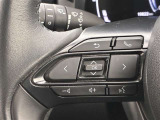 運転中、オーディオの操作をしてて、ハッとしたことはありませんか?ステアリングスイッチは、運転中でもハンドルでオーディオの操作が可能です。安全なドライブをサポートします。
