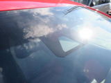 全てのクルマに車両検査証がついています。中古車オークション業界で確立された公正な基準を採用しています。トヨタ自動車によって、修復歴や状態を正しく判断できると認定された車両検査員が、1台1台検査し点数と