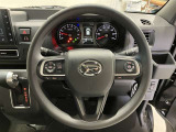 ステアリングから手を離さず、運転に集中したままオーディオ等の操作ができます。