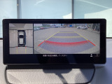 狭い場所での駐車やすれ違いなどでより的確な運転操作に役立つ360&deg;ビューモニターが装備されています。