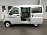 両側スライドドアなので、狭い駐車場でも乗り降りもラクラク♪