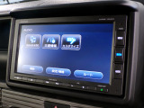 CD、DVD、Bluetooth、AM、FM、AUX、スマートフォン接続ができます。