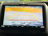 【バックカメラ】駐車時に後方がリアルタイム映像で確認できます。大型商業施設や立体駐車場での駐車時や、夜間のバック時に大活躍!運転スキルに関わらず、今や必須となった装備のひとつです!