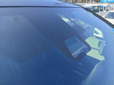 全てのクルマに車両検査証がついています。中古車オークション業界で確立された公正な基準を採用しています。トヨタ自動車によって、修復歴や状態を正しく判断できると認定された車両検査員が、1台1台検査し点数と