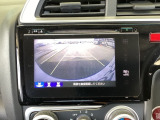 バックも安心のバックカメラ付いています。バックカメラがあると、いつでも安全にバックできますね。死角も減ります。