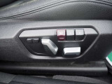 乗る方に合わせてスマートに調節可能なパワーシート搭載!