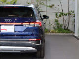 リヤは一番良く見られていると言われています。後続車からはこのように見られています。息を飲むような独特の重厚感のあるグラマラスなリヤデザイン。後ろからの強い視線を感じます。