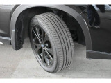 タイヤサイズは225/55R18です