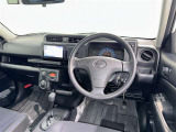 運転席まわりです。 各操作スイッチは使いやすい位置に配置されてます。