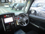 中古車を購入する場合、「車両本体価格」に加えて、税金や手数料などの「諸費用」を支払う必要があります。「法定費用:自動車税や自賠責保険等の国や自治体に払うことが法律上義務付けられている費用」「販売店手数
