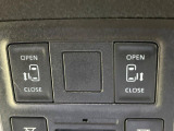 【両側パワースライドドア】スマートキーや運転席のスイッチで後席両側スライドドアの開閉が可能♪電動だから力を入れてドアを開ける必要が無く、小さなお子様でも簡単に開け閉めでき快適です♪