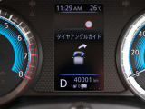 「タイヤアングルガイド」など、さまざまな車両情報にすばやくアクセス可能です!