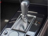 【シフトレバー】シフトもとても操作しやすいデザインになっております。運転する人の事を第一に考えた操作性の高い仕様です。