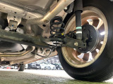 お車を安心してお乗りいただく為には、足回りの定期点検が欠かせません。サービスサポート(有償保証)では無料点検もご提供しており、安心のカーライフをお過ごしいただけるサポート体制が整っています。