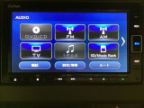 ナビゲーションはフルセグTV、インターナビ対応のGathers純正メモリーナビを搭載しています。Bluetoothオーディオ機能がありますので、スマートフォンなどの音楽も再生できます。