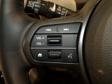 【ステアリングリモコン】ステアリングにオーディオ調節可能なスイッチが装備されていますので運転中でも視線をそらさずにオーディオの調節が可能です!