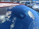 全てのクルマに車両検査証がついています。中古車オークション業界で確立された公正な基準を採用しています。トヨタ自動車によって、修復歴や状態を正しく判断できると認定された車両検査員が、1台1台検査し点数と
