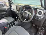 ステアリングを握ればJeepワールドが目の前に広がります!