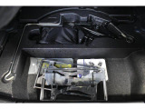 サブトランク付ですので洗車道具や工具の収納に便利です。