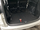 3列目シートを床下に収納すると、広々とした荷室に!