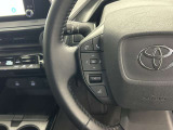運転中、オーディオの操作をしてて、ハッとしたことはありませんか?ステアリングスイッチは、運転中でもハンドルでオーディオの操作が可能です。安全なドライブをサポートします。