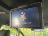 【フリップダウンモニター】大画面モニターで後席でもエンタメをお楽しみいただけます。小さなお子様にも大人気の装備です♪