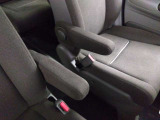運転中にはアームレストが疲れを軽減してくれて、楽しいいドライブにもなりまね。