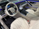 メルセデスのシートは、少し硬めに出来ておりますので、長時間の運転でも疲れにくく、安全にドライビングをお楽しみ頂けます
