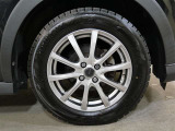タイヤサイズは195/60R17です。ホイールは社外アルミになります。
