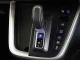 電動パーキングブレーキ・ブレーキホールドを装備してます。ホールド機能は信号待ちが多い一般道で疲労軽減になり、大好評です!