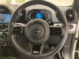 また、MINI正規認定中古車は、エマージェンシーサービスが自動付帯。24時間365日、皆様のカーライフをサポートいたします。確かな安心のうえで、「駆けぬける歓び」をご堪能ください。