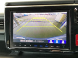 バックモニター付きで、車庫入れやバック時の後方確認をサポート。