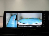 左サイドカメラとフロントカメラ運転席から死角となりやすい車両左前部分や前方もバッチリ見えます