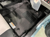 嬉しい純正フロアマット付き♪ 状態も良好です(^^♪