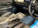 停車中にブレーキペダルを踏み続けなくてもブレーキ保持ができるオートマチックブレーキホールド機能です。