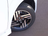 155/65R14タイヤ+専用アルミホイールです。スタッドレスタイヤや各種オプションのご注文も承っております(^^)!