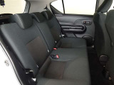 広いとは言えませんが3名乗車できるセカンドシートです。