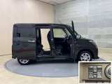 ウェルカム機能付き電動スライドドア。降車時に設定しておけば近づくだけでドアが自動でオープン!とても便利な機能です☆☆