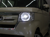 【LEDヘッドライト】悪天候や夜間走行時も良好な視界を確保し安心して運転できる高輝度LEDヘッドライトを装備!点灯速度が早く、消費電力も抑えられています!!