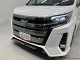 LEDヘッドライトです。デザイン性がよくとても明るいので、夜間の走行や悪天候でも安心です。しかも長寿命!