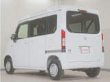 運転席のスペースはゆったりしていていながらも、腰のホールドを増やし長時間乗っても疲れにくいシートとなっております。また座面も頻繁な乗り降りでも破れにくい縫製となっております。