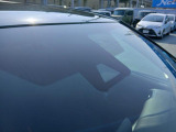 全てのクルマに車両検査証がついています。中古車オークション業界で確立された公正な基準を採用しています。トヨタ自動車によって、修復歴や状態を正しく判断できると認定された車両検査員が、1台1台検査し点数と