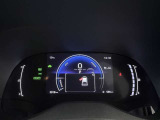 メーター回りもシンプルで運転中も見やすいデザインになっております