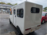JR長与駅から車で1分のところにございます。近くにはエネオス、セブンイレブン、ピンクの看板のコインランドリーがございます。