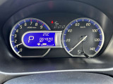 メーター中央に、様々な車両情報を表示してくれる、ディスプレイがついています。