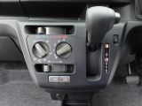 当社では全車、納車前にサービス工場で12ヶ月点検相当の整備を実施しております。そこで確認された不具合箇所は修理しておりますのでご安心下さい。